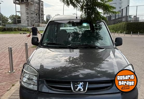 Utilitarios - Peugeot Partner patagonica 2015 Nafta 146000Km - En Venta
