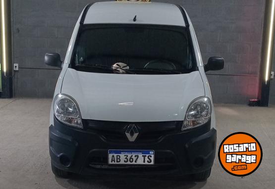 Utilitarios - Renault Kangoo ph3 confort 2017 GNC 174000Km - En Venta