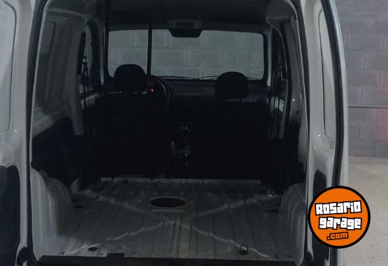 Utilitarios - Renault Kangoo ph3 confort 2017 GNC 174000Km - En Venta