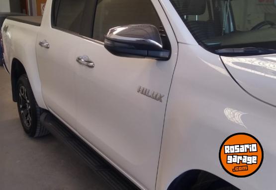 Camionetas - Toyota Hilux SRX 4X4 2021 Diesel 67000Km - En Venta