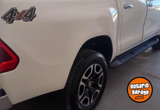 Camionetas - Toyota Hilux SRX 4X4 2021 Diesel 67000Km - En Venta
