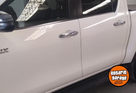 Camionetas - Toyota Hilux SRX 4X4 2021 Diesel 67000Km - En Venta