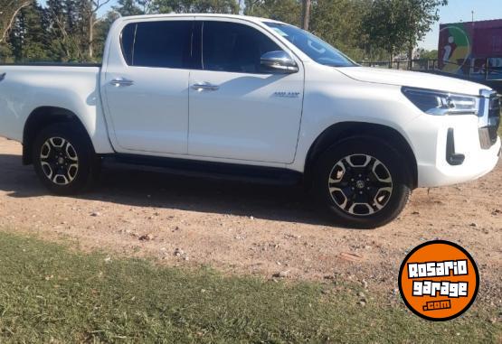 Camionetas - Toyota Hilux SRX 4X4 2021 Diesel 67000Km - En Venta