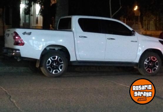 Camionetas - Toyota Hilux SRX 4X4 2021 Diesel 67000Km - En Venta