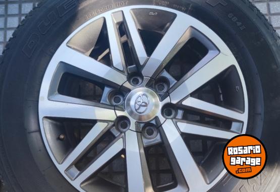 Accesorios para Autos - Juego de Ruedas 18 Toyota Hilux y SW4 Impecables $1.950.000 las 4. NO BAJO PRECIO - En Venta