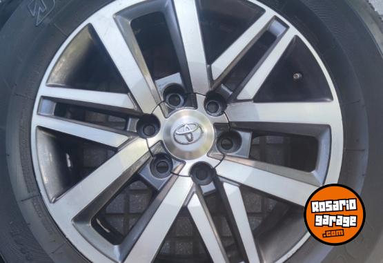 Accesorios para Autos - Juego de Ruedas 18 Toyota Hilux y SW4 Impecables $1.950.000 las 4. NO BAJO PRECIO - En Venta