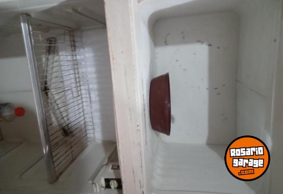 Hogar - VENDO HELADERA COLUMBIA CON FREEZER - En Venta