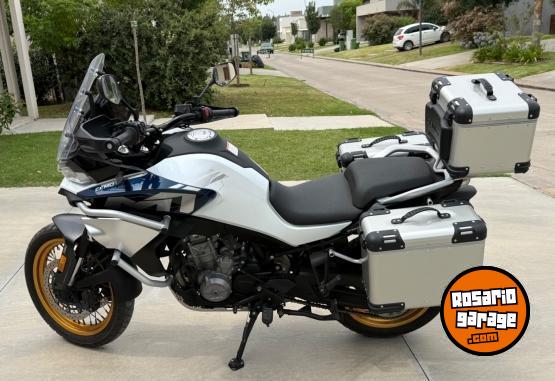 Motos - CF explorer edition 2024 Nafta 11000Km - En Venta