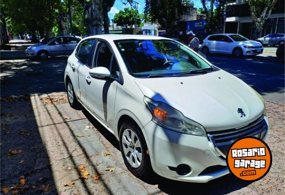 Autos - Peugeot 208 2014 Nafta 150000Km - En Venta
