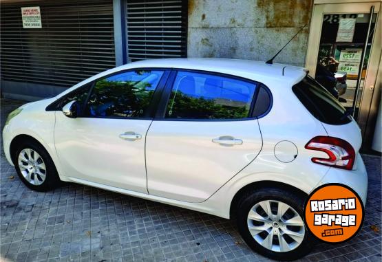 Autos - Peugeot 208 2014 Nafta 150000Km - En Venta