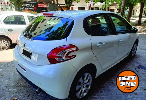 Autos - Peugeot 208 2014 Nafta 150000Km - En Venta