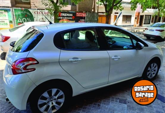 Autos - Peugeot 208 2014 Nafta 150000Km - En Venta