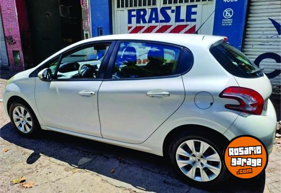 Autos - Peugeot 208 2014 Nafta 150000Km - En Venta