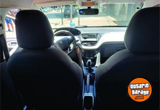 Autos - Peugeot 208 2014 Nafta 150000Km - En Venta