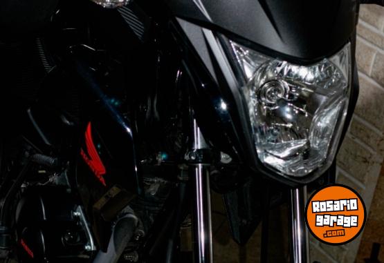 Motos - Honda twister 2023 Nafta 15000Km - En Venta