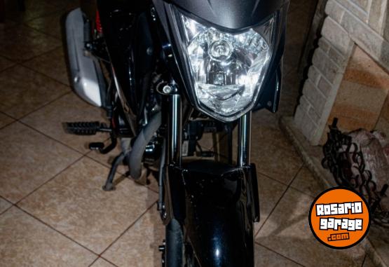 Motos - Honda twister 2023 Nafta 15000Km - En Venta