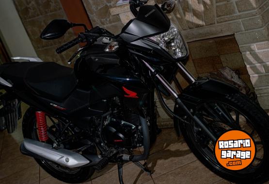 Motos - Honda twister 2023 Nafta 15000Km - En Venta