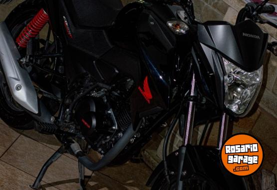 Motos - Honda twister 2023 Nafta 15000Km - En Venta