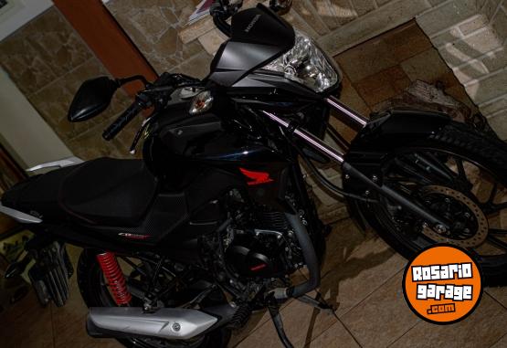 Motos - Honda twister 2023 Nafta 15000Km - En Venta