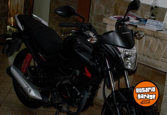 Motos - Honda twister 2023 Nafta 15000Km - En Venta