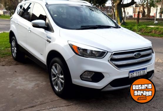 Autos - Ford Kuga SEL 4X4 2017 Nafta 100000Km - En Venta