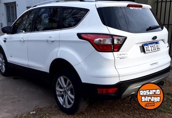 Autos - Ford Kuga SEL 4X4 2017 Nafta 100000Km - En Venta