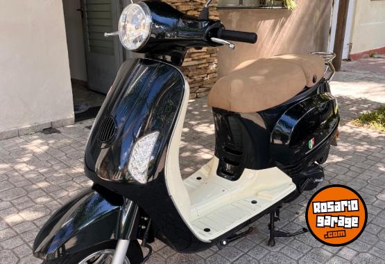 Motos - Motomel Strato euro 2023 Nafta 4000Km - En Venta