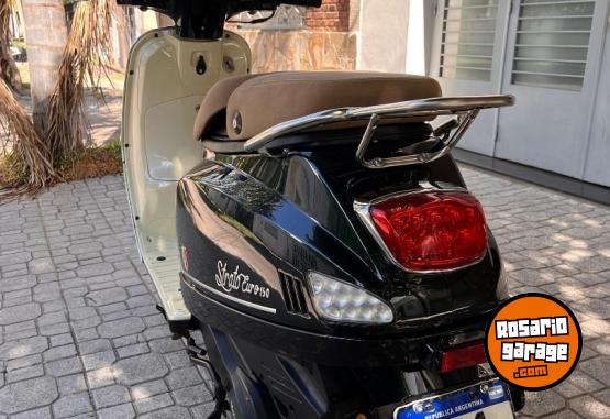 Motos - Motomel Strato euro 2023 Nafta 4000Km - En Venta