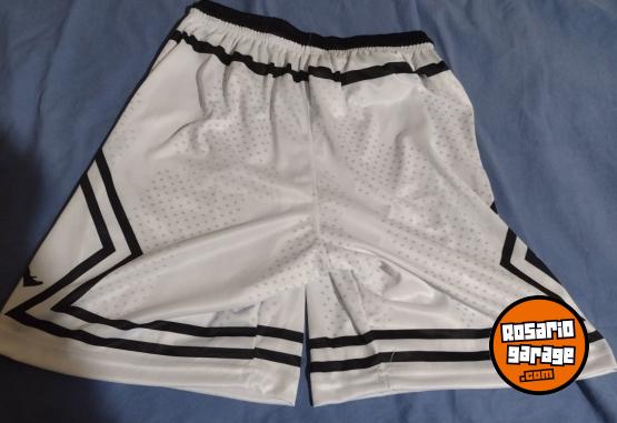 Indumentaria - Short blanco - En Venta