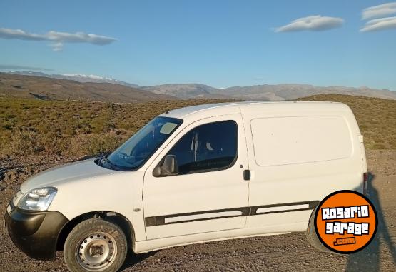 Utilitarios - Peugeot Partner 2018 Diesel 121000Km - En Venta