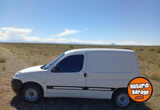 Utilitarios - Peugeot Partner 2018 Diesel 121000Km - En Venta