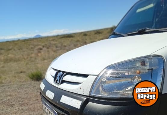 Utilitarios - Peugeot Partner 2018 Diesel 121000Km - En Venta