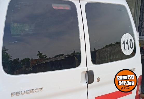 Utilitarios - Peugeot Partner 2018 Diesel 121000Km - En Venta