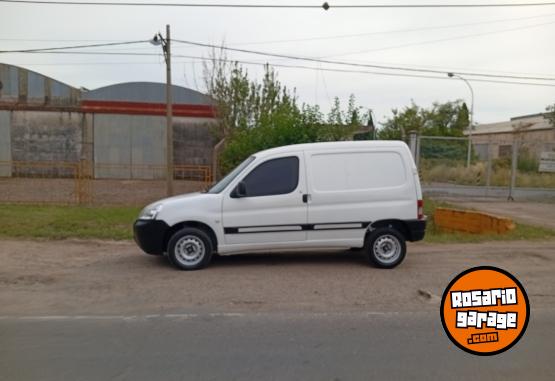 Utilitarios - Peugeot Partner 2018 Diesel 121000Km - En Venta