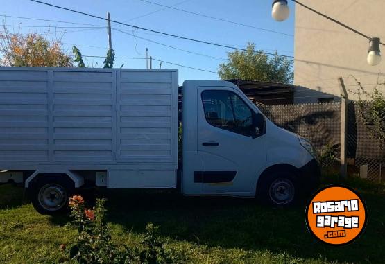 Utilitarios - Renault Master 2018 Diesel 240000Km - En Venta