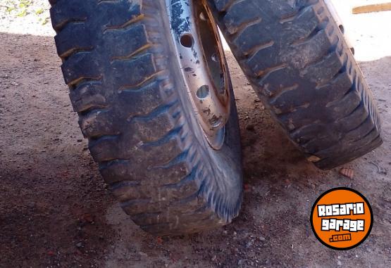 Camiones y Gr�as - 4 Cubiertas 1000x20 de Taco usadas - En Venta