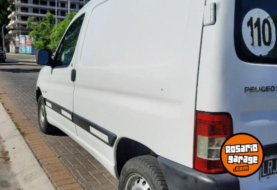 Utilitarios - Peugeot Partner Confort 1.6 HDI 2012 Diesel 195000Km - En Venta