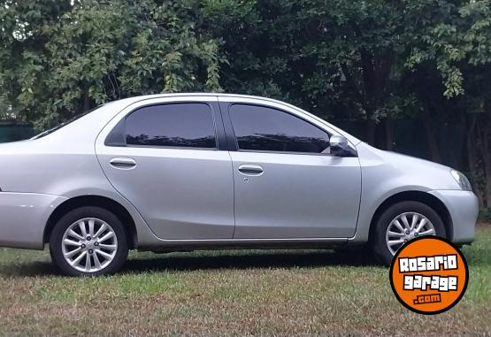 Autos - Toyota etios 2015 GNC 196000Km - En Venta