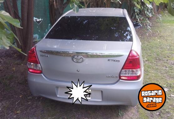 Autos - Toyota etios 2015 GNC 196000Km - En Venta