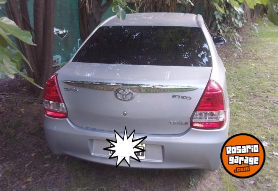 Autos - Toyota etios 2015 GNC 196000Km - En Venta