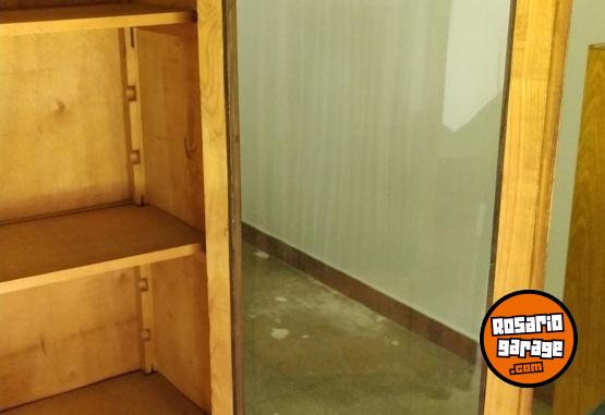 Hogar - Biblioteca de 2 puertas con vidrio & 4 estantes - Antigua. - En Venta