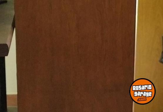 Hogar - Biblioteca de 2 puertas con vidrio & 4 estantes - Antigua. - En Venta