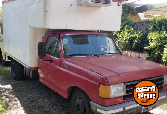 Camiones y Gr�as - Vendo ford 400 modelo 1994 furgon y equipo de frio. Escucho ofertas - En Venta
