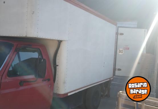 Camiones y Gr�as - Vendo ford 400 modelo 1994 furgon y equipo de frio. Escucho ofertas - En Venta
