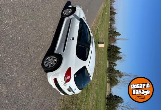 Autos - Peugeot 207 2012 Nafta 199000Km - En Venta