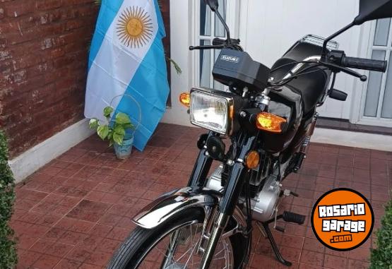 Motos - Suzuki AX 100 2023 Nafta 9500Km - En Venta
