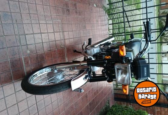 Motos - Suzuki AX 100 2023 Nafta 9500Km - En Venta