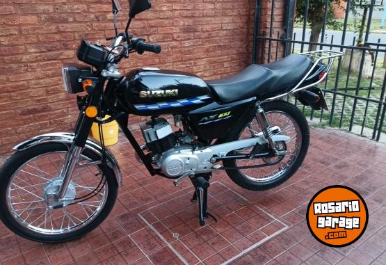 Motos - Suzuki AX 100 2023 Nafta 9500Km - En Venta