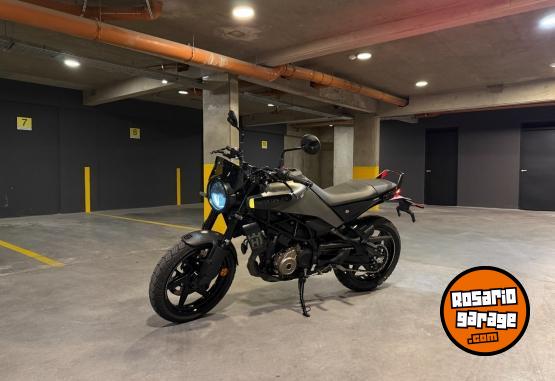 Motos - Husqvarna Svartpilen 250 2024 Nafta 800Km - En Venta