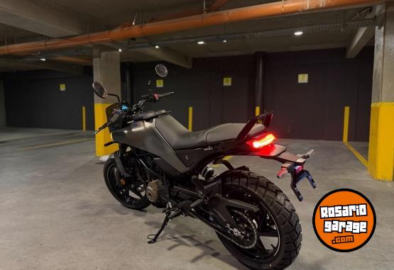 Motos - Husqvarna Svartpilen 250 2024 Nafta 800Km - En Venta